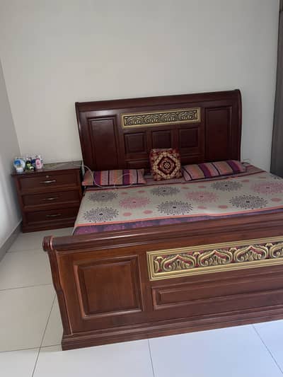 Wooden king size bed /dressing table/ showcase