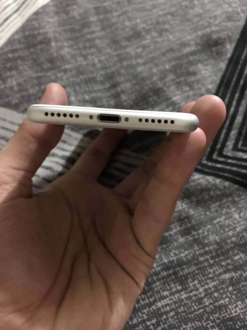Apple iPhone 7 2