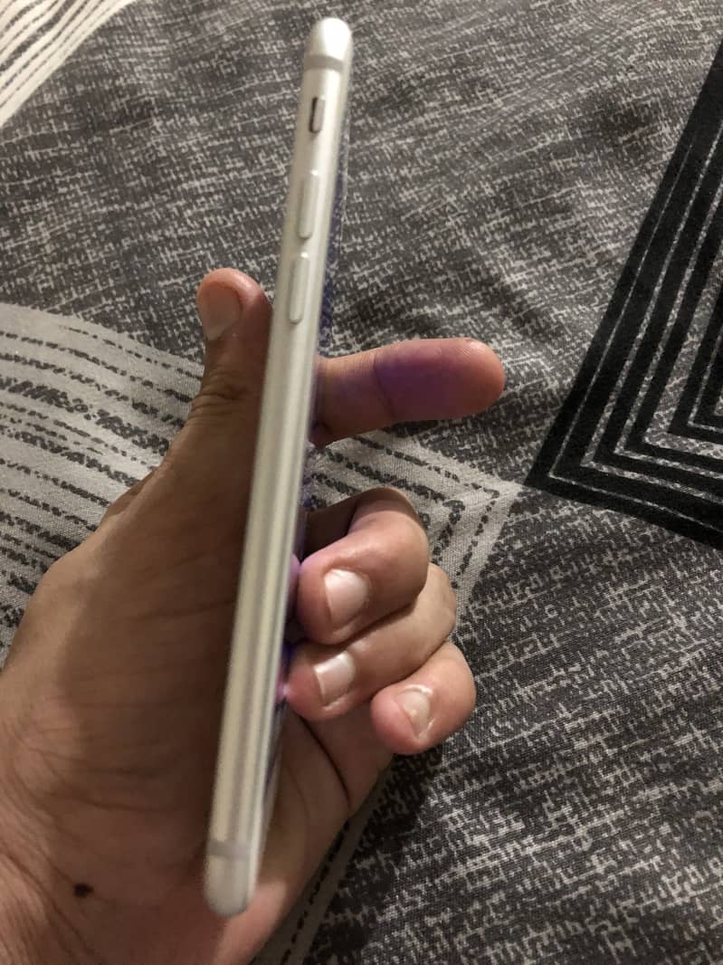 Apple iPhone 7 3