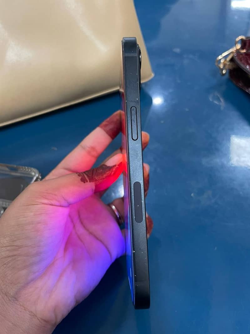 Apple iPhone 13 2