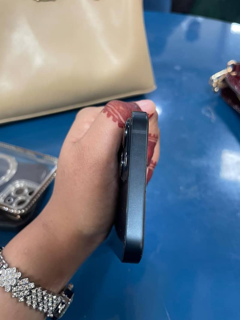 Apple iPhone 13 3