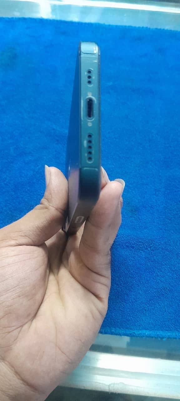 Apple iPhone 14 3