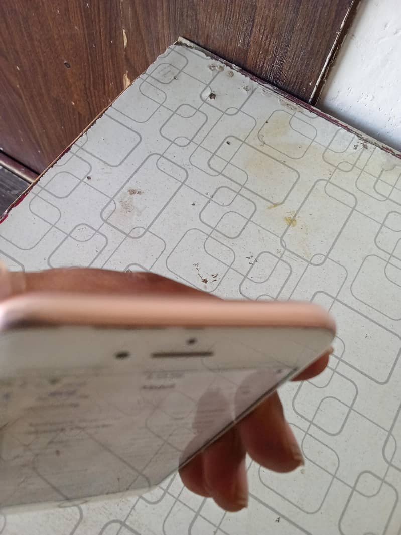 Apple iPhone 8 3