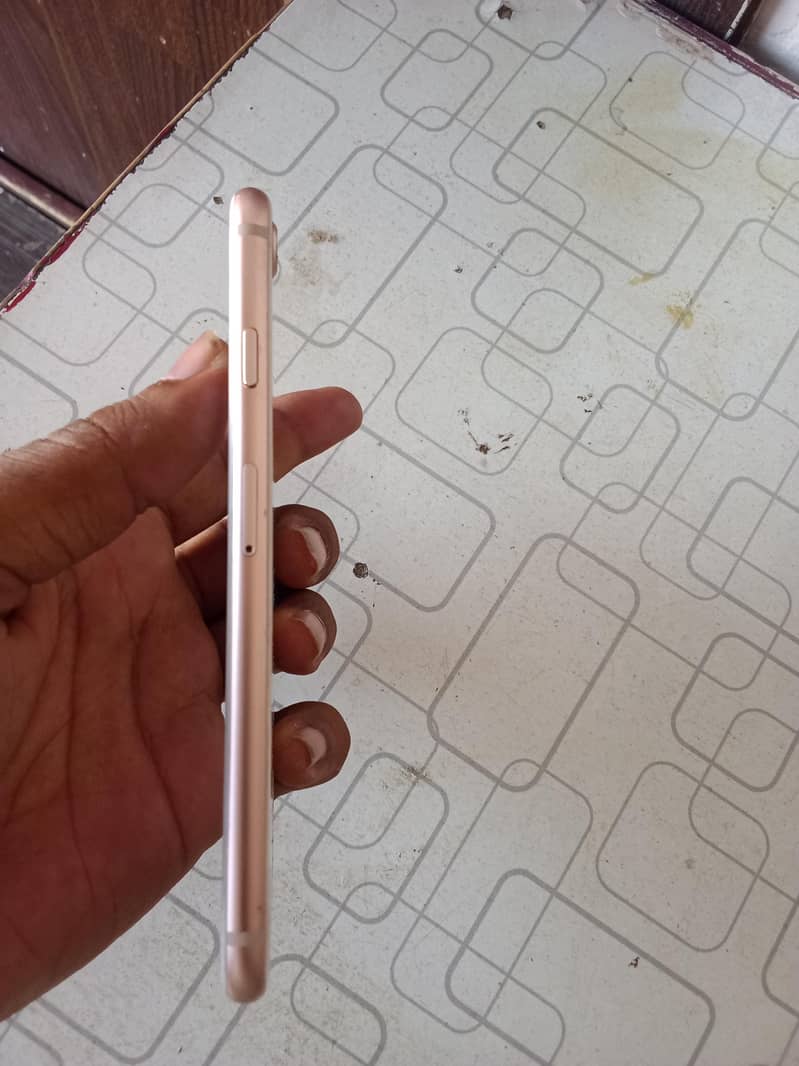 Apple iPhone 8 5
