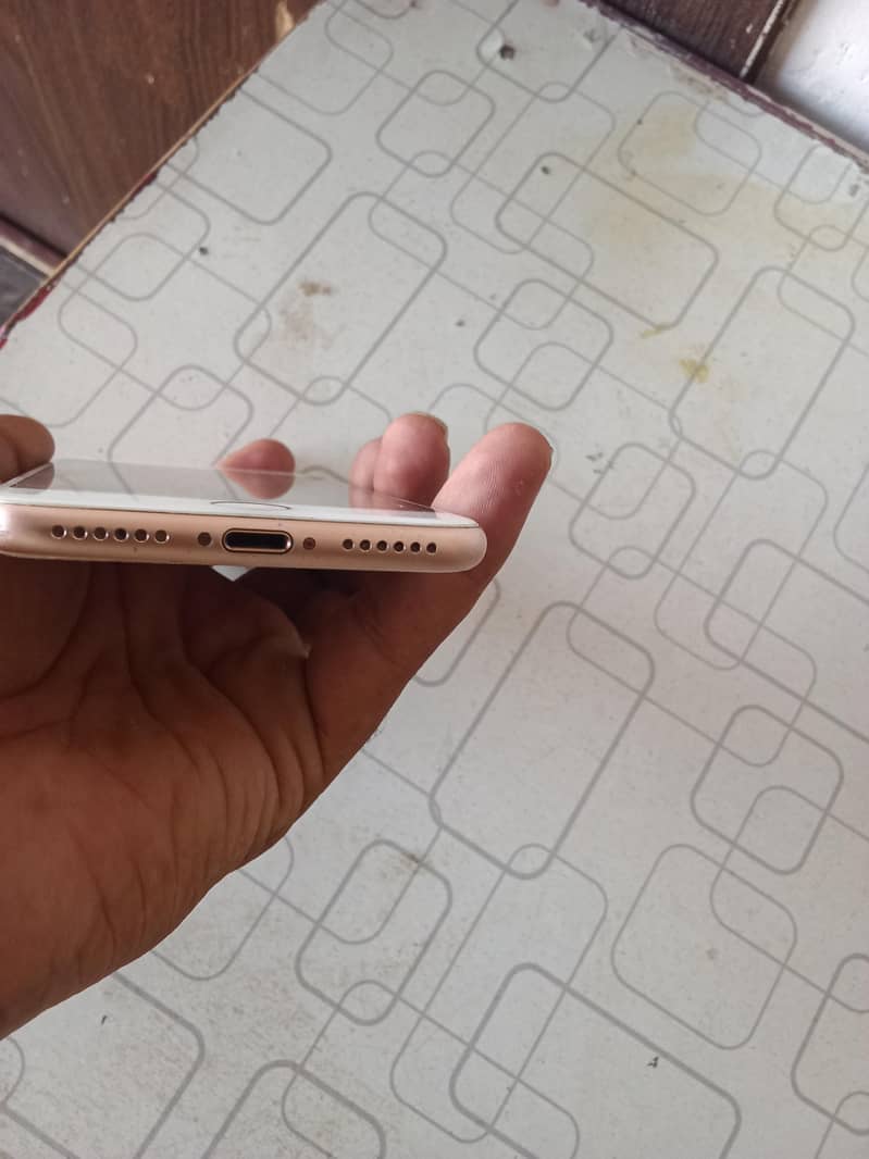 Apple iPhone 8 6