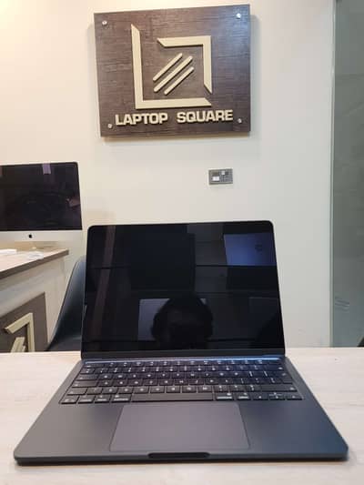 Apple MacBook Air M2 2022 13 inch 8GB RAM 256GB SSD Midnight