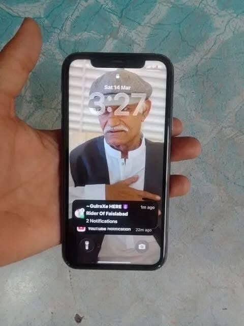 Apple iPhone 11 0