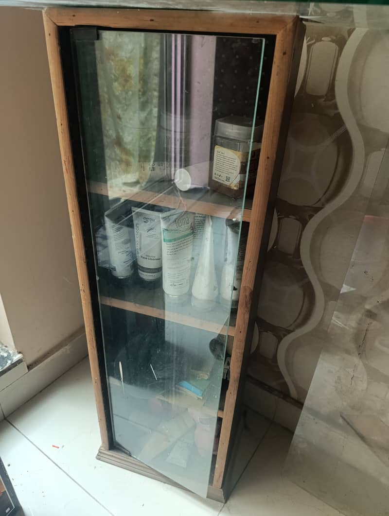 Makeup cupboard 0