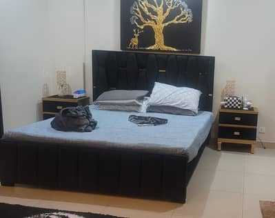 ​Queen Size Bed in Black Color – Slightly Used & Excellent Condition