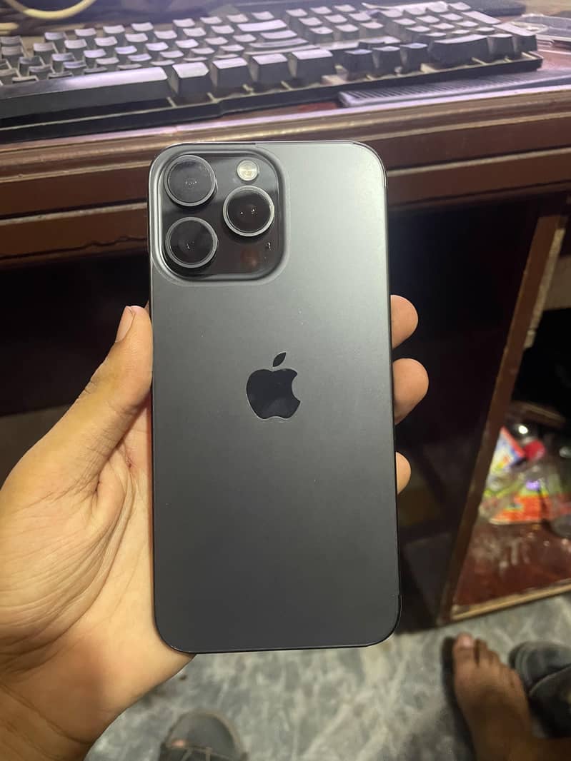 Apple iPhone 15 Pro Max 1