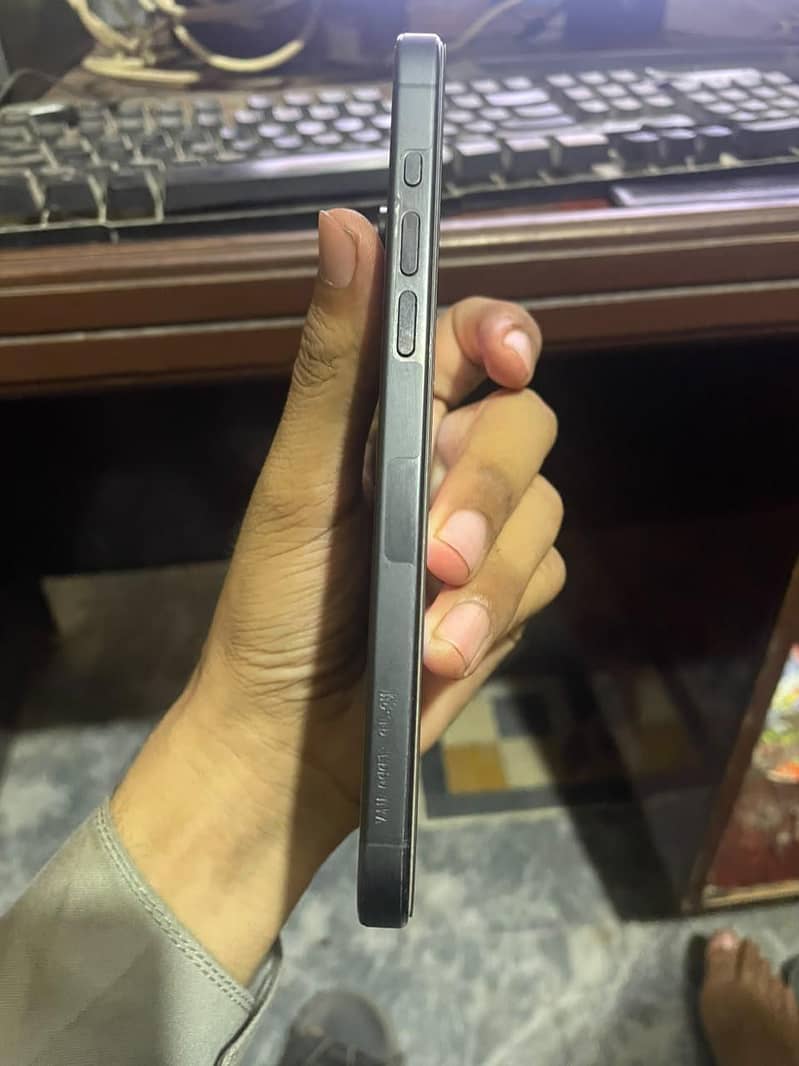 Apple iPhone 15 Pro Max 2