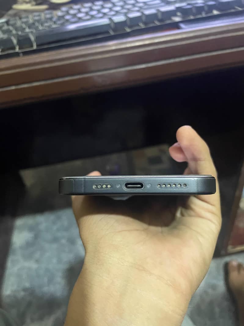 Apple iPhone 15 Pro Max 4