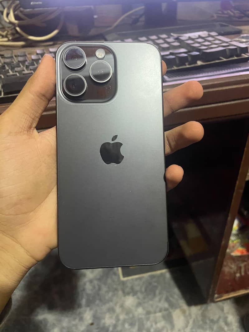 Apple iPhone 15 Pro Max 5