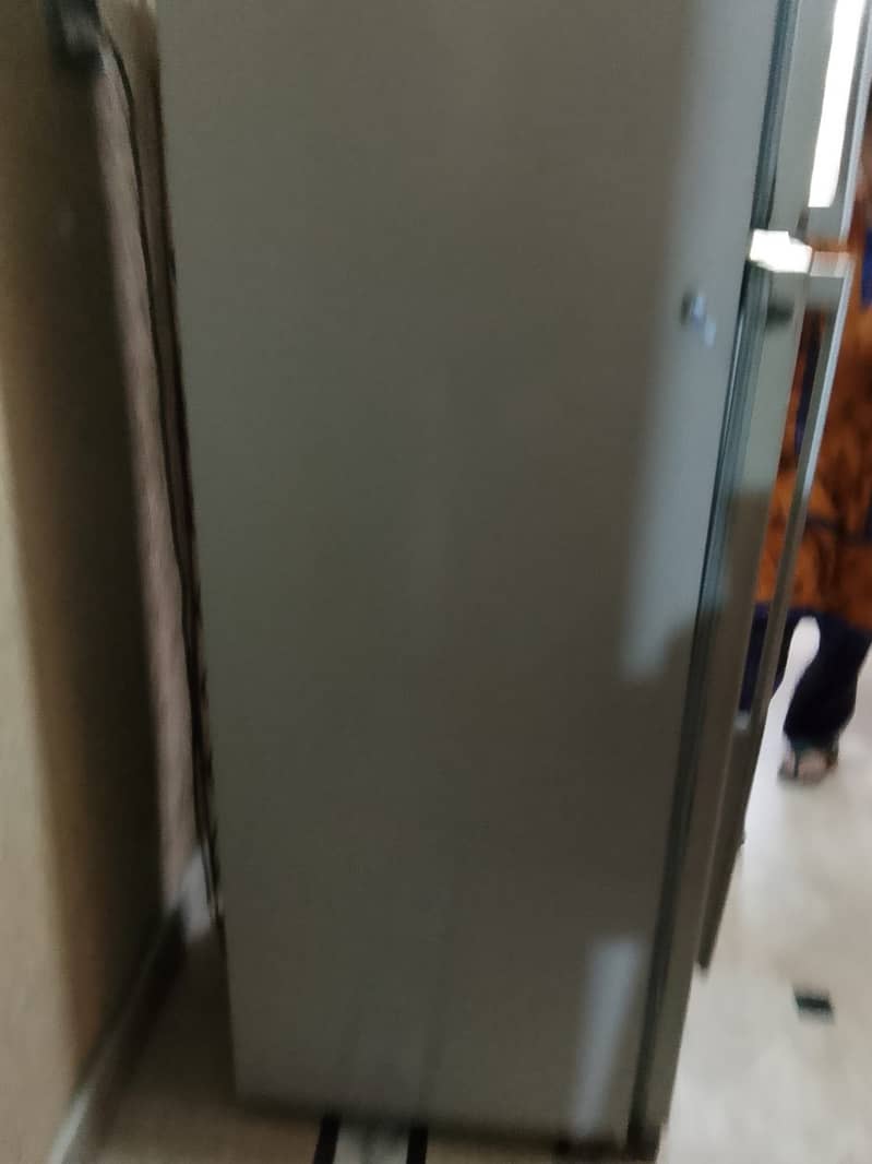 Refrigerator 0