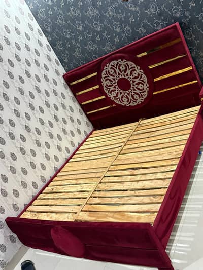 For Sale Complete velvet Bedset In clean condition