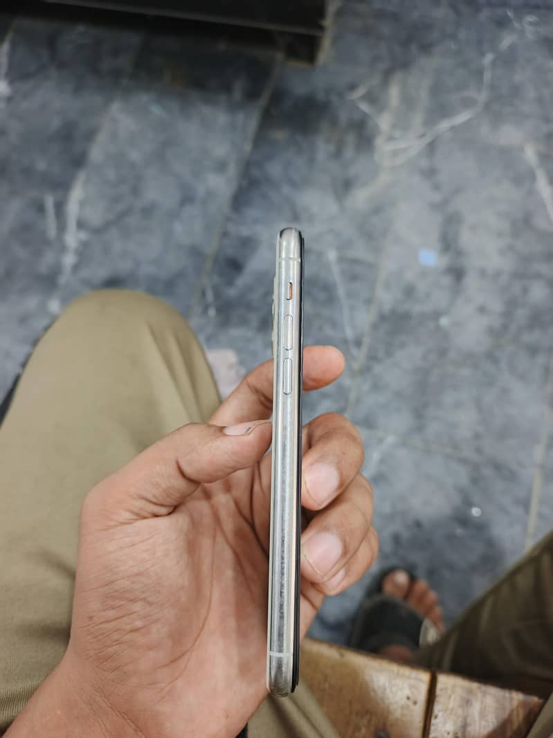 Apple iPhone 11 Pro 3