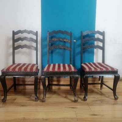5 Wooden chairs 5000