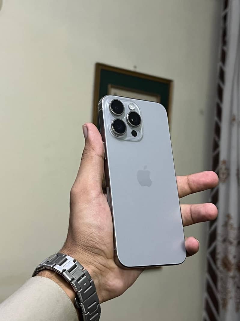 iPhone 15 Pro Max 1