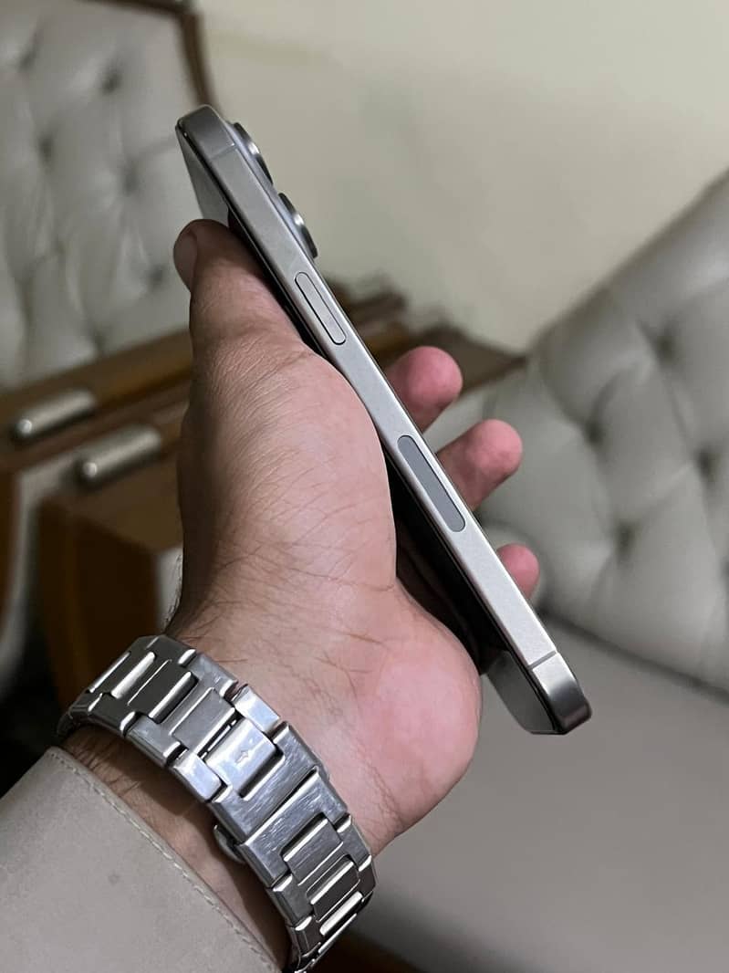 iPhone 15 Pro Max 2