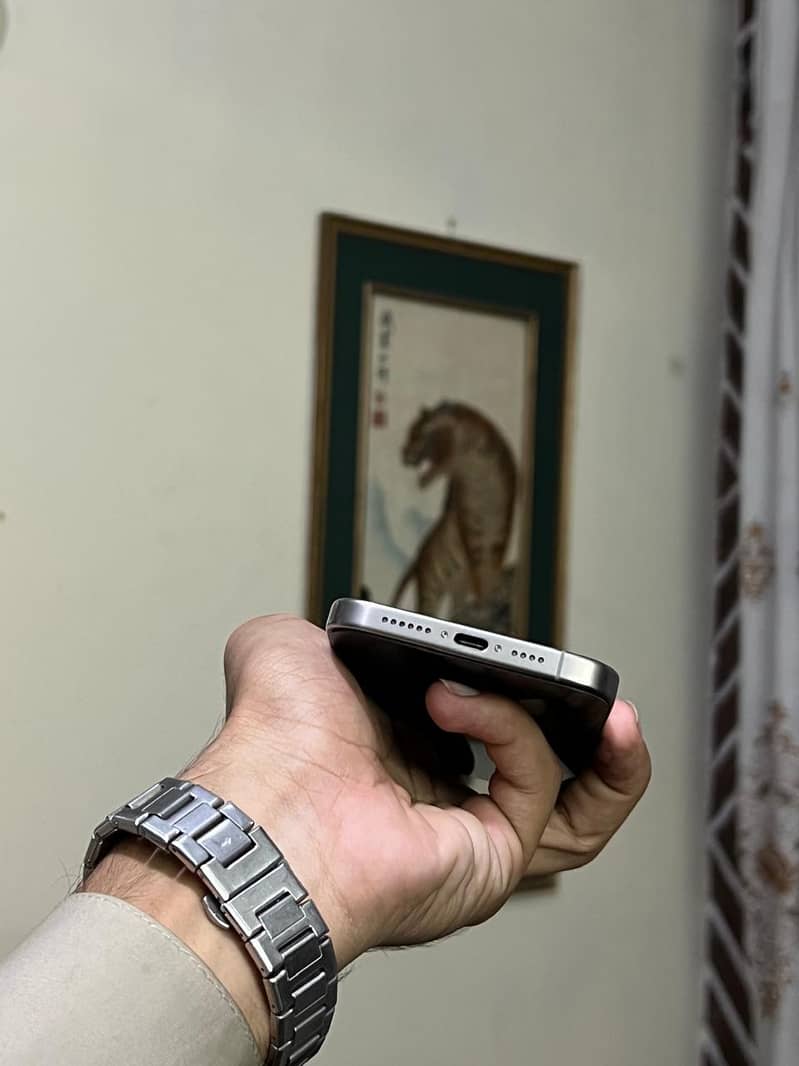 iPhone 15 Pro Max 4