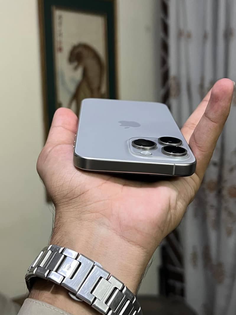 iPhone 15 Pro Max 5