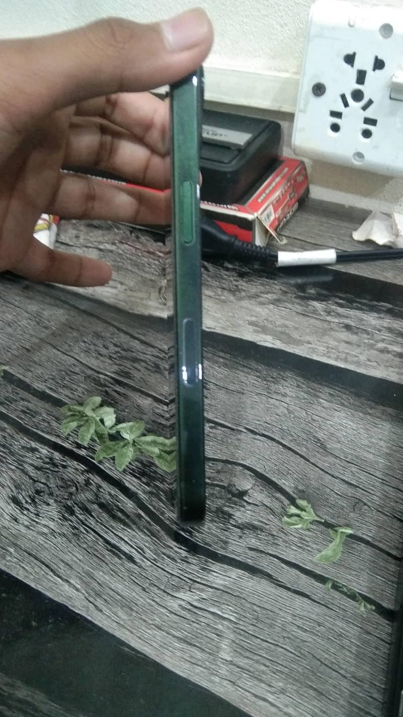 Apple iPhone 13 2