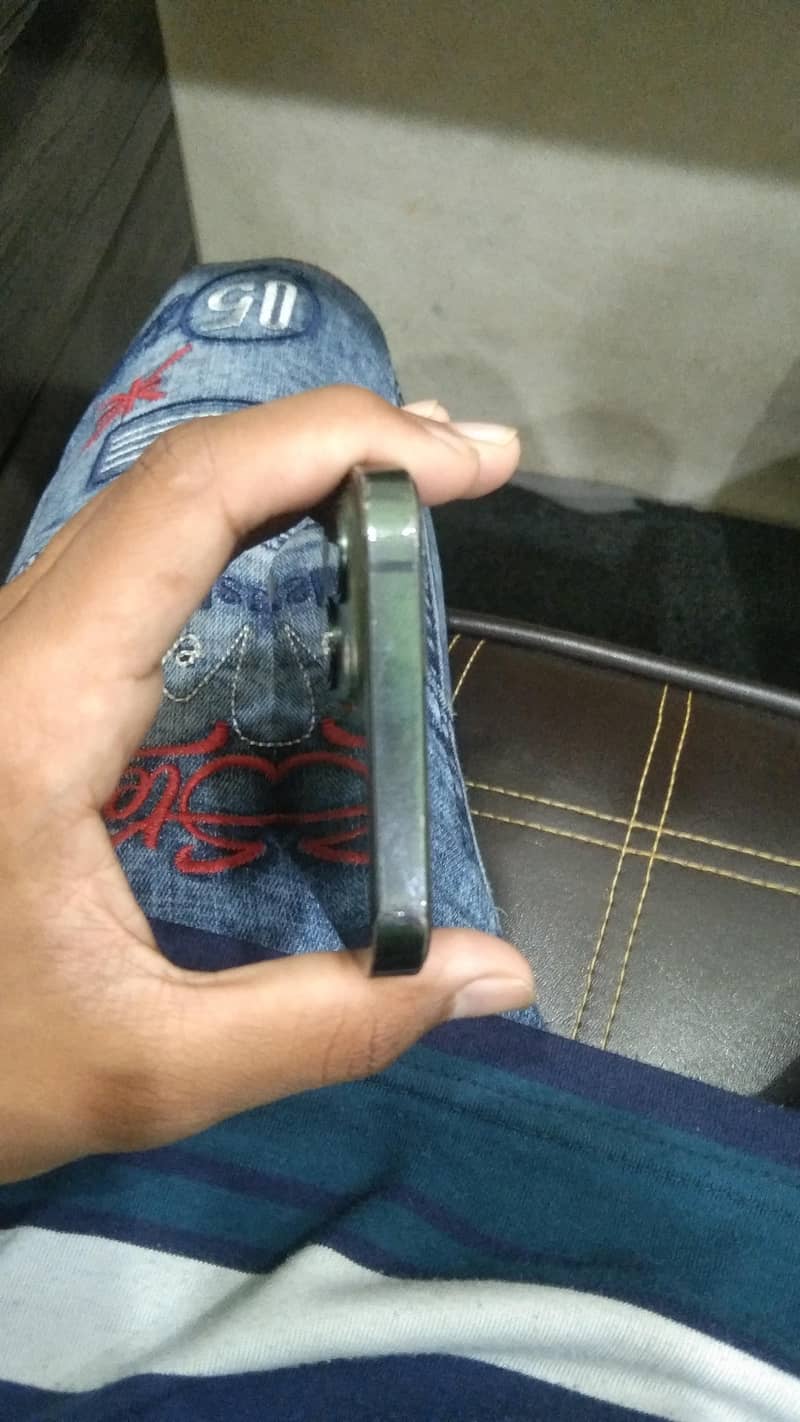 Apple iPhone 13 3