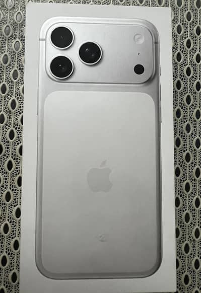 Apple iPhone 17 Pro Max Silver White