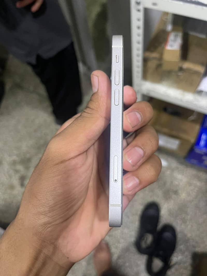 Apple iPhone 12 mini 1