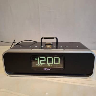 iHome iD91 clock radio featuring a prominent digital display