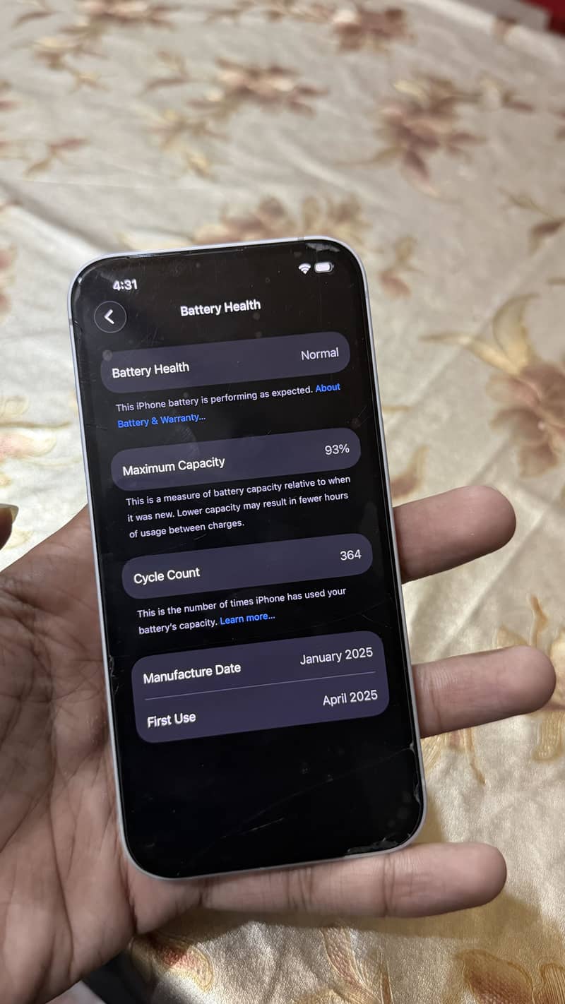 Apple iPhone 16e 10