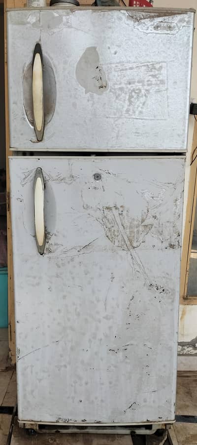 HAIER FRIDGE MEDIUM SIZE