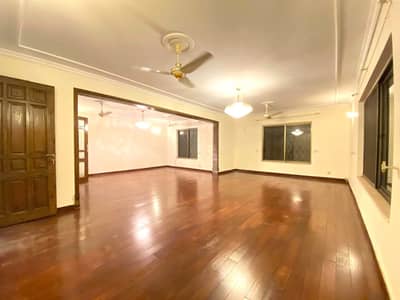 Investor Alert F8 666 Syd Beautiful Build House Margalla Facing 5bed Drawing and dining TV Lounge Kitchen with Sqtr Front Open with Front Green Belt CDA Transfer