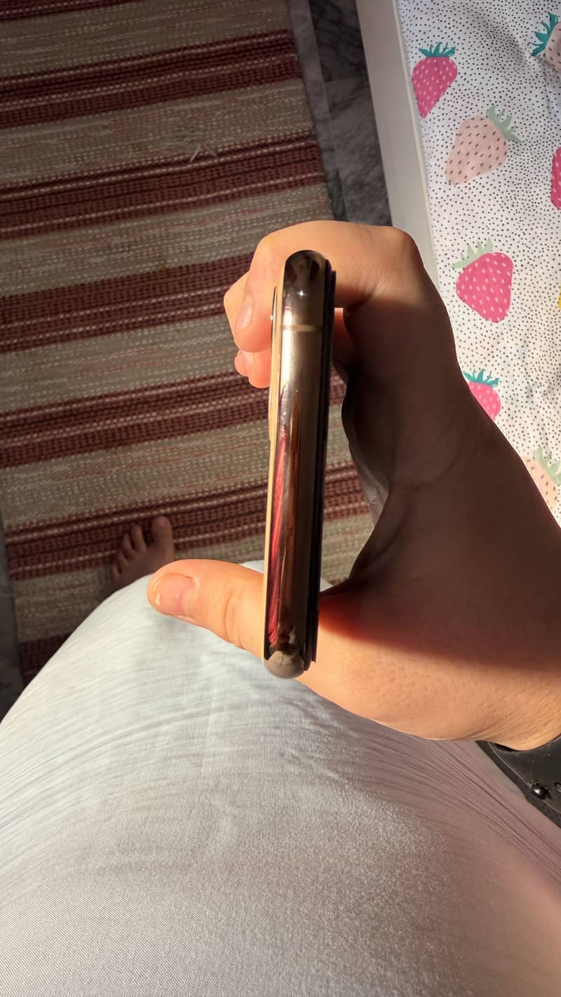 Apple iPhone 11 Pro 4