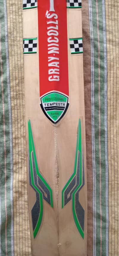 premium quality grey Nicolls bat