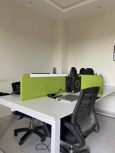 Office Workstation Table with Green Partitions – Excellent Condition