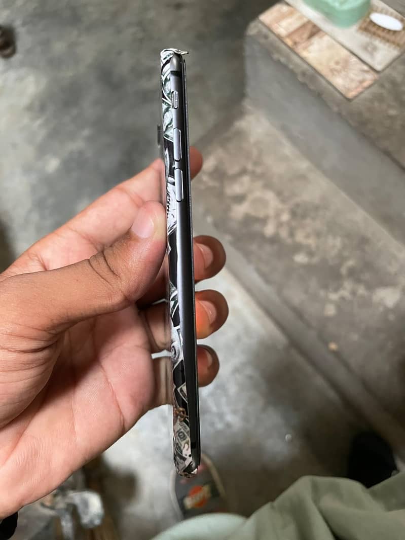 Apple iPhone 8 3