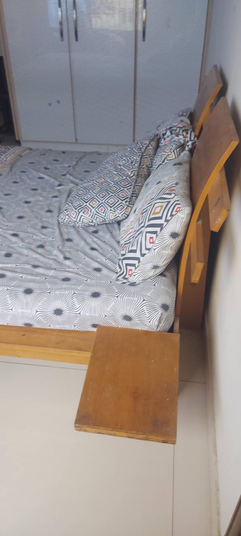 King size bed 1