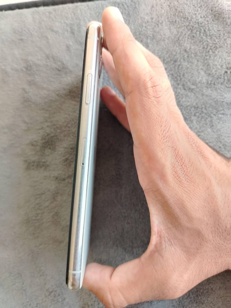 Apple iPhone 11 Pro Max 1