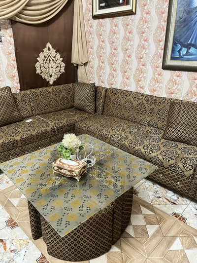 L shaped sofa with centre table