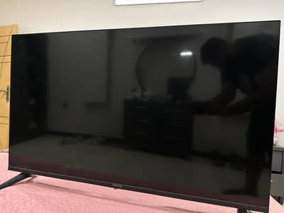 50 INCH SMART TV FOR SALE (Screen Broken)