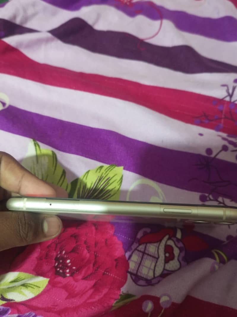 Apple iPhone 11 5
