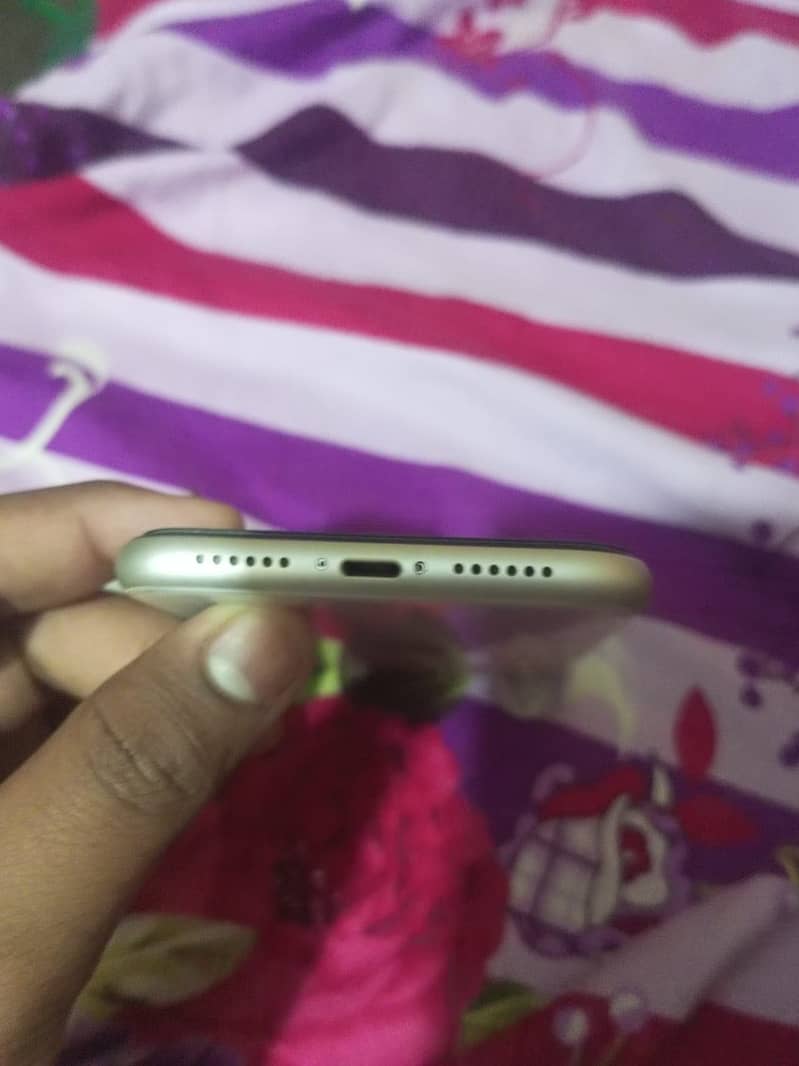 Apple iPhone 11 6