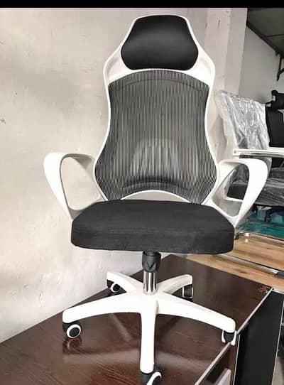 EXECUTIVE CHAIR/ STAFF CHAIR/COMPUTER CHAIR/OFFICE CHAIR/OFFICE TABLE