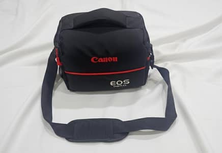 Canon 200d CameraMy whatsapp nbr O3*28*96=469*76