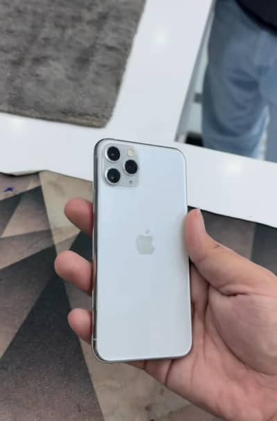 i Phone 11 pro 256 GB mein official PTI pro 10 by 10 condition
