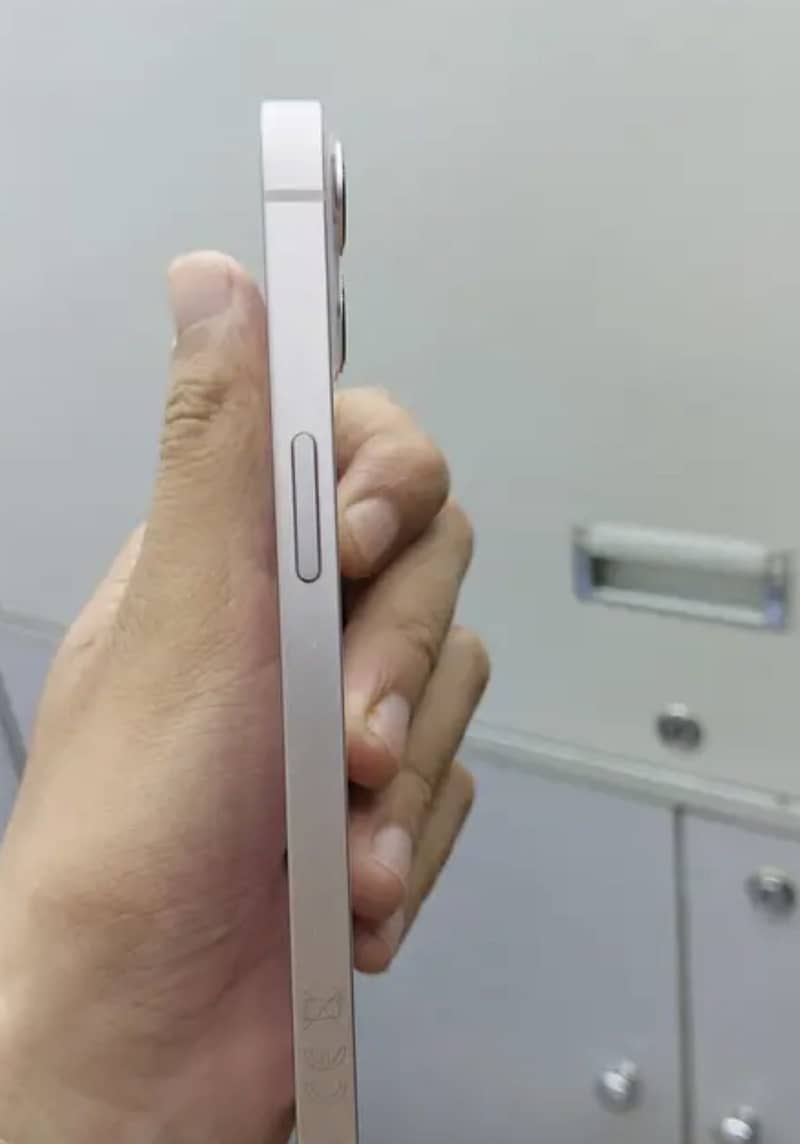 Apple iPhone 13 1
