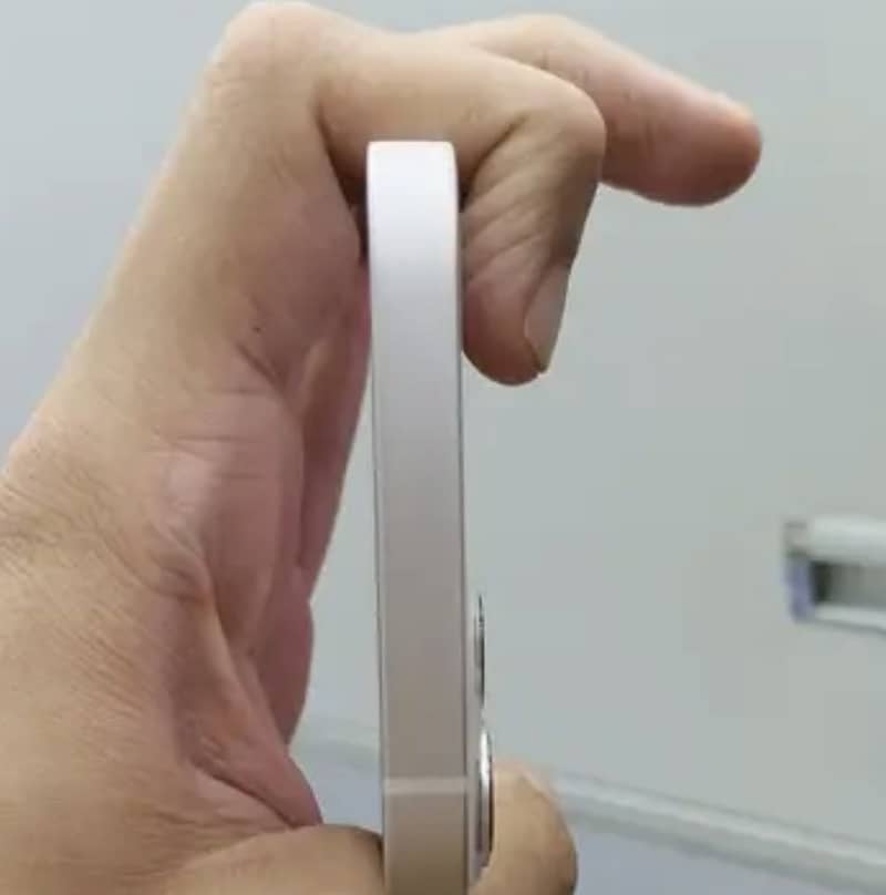 Apple iPhone 13 2