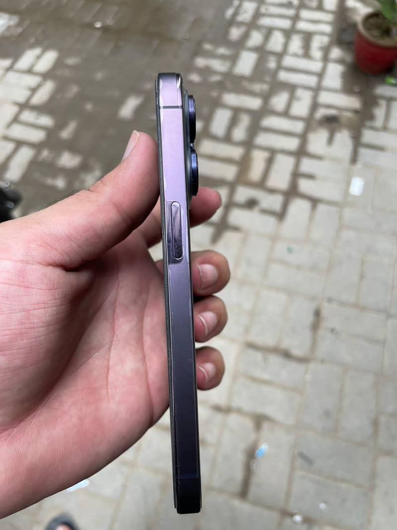 Apple iPhone 14 Pro 2