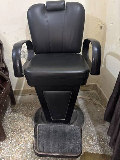 Salon chair